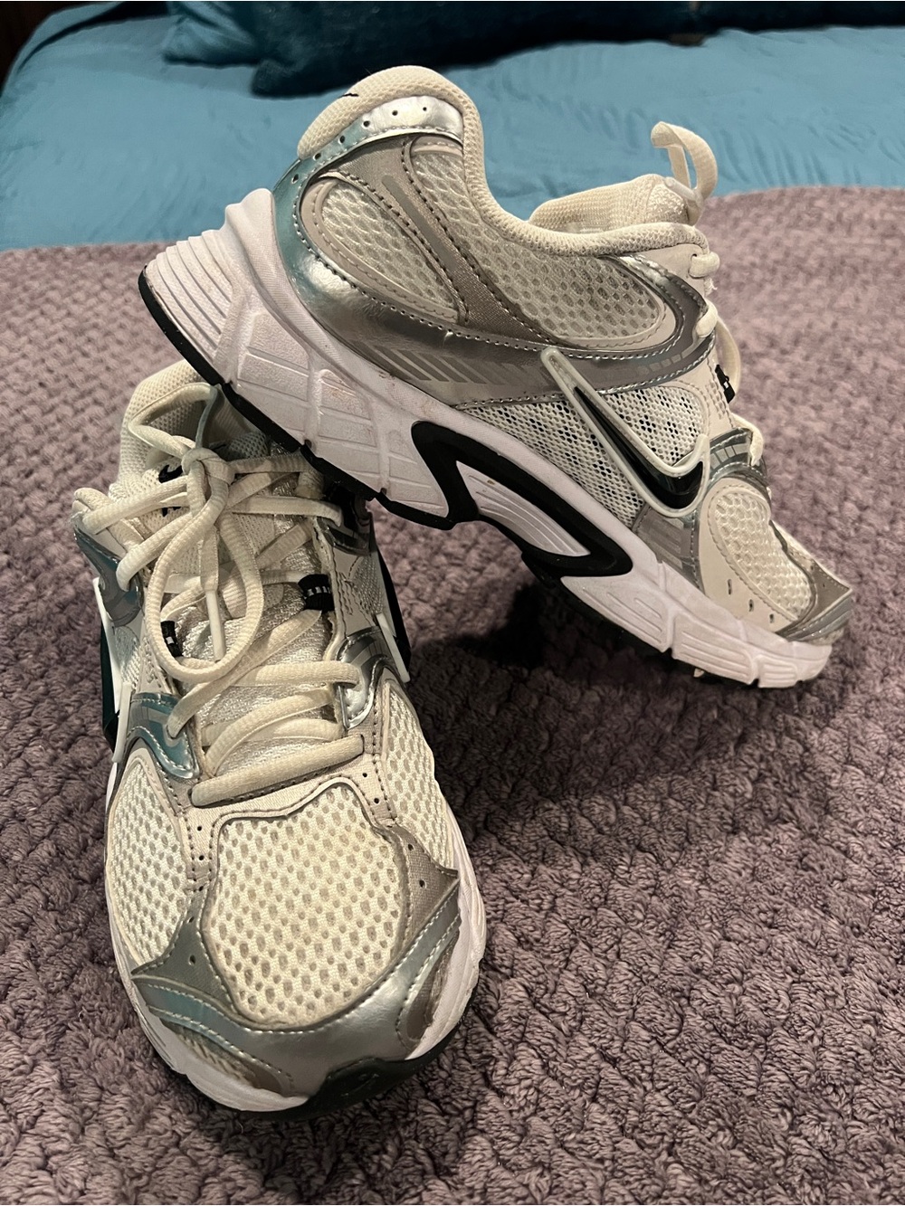 Nike Women's White, Silver & Black Mesh Running Shoes - Picture 3 of 5